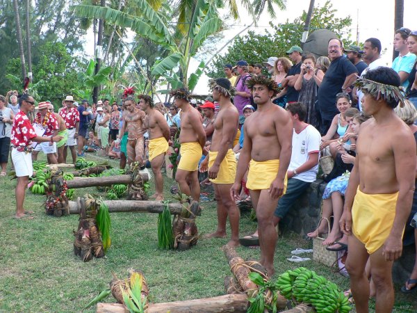 100- Le jury verifie des charges de fruits ou tubercules 